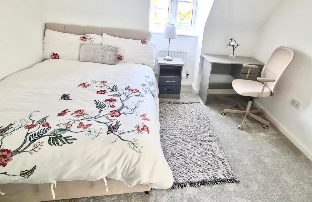 Modern Bed At Village, Kingsmere Homestay